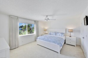 2 bedrooms, WiFi, bed sheets - Superior Views, Golf, Pickleball & More! Beautiful 2-bedroom condo in Naples! (Naples)