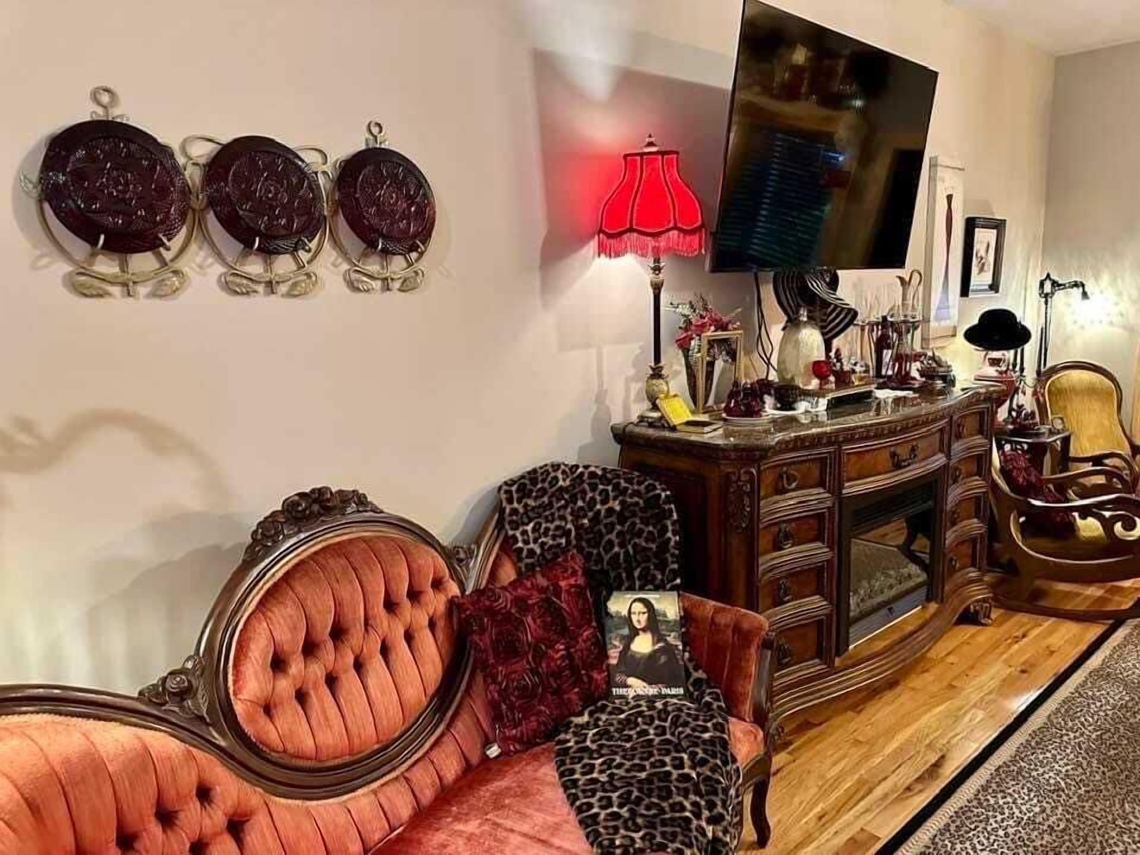 Télévision, cheminée