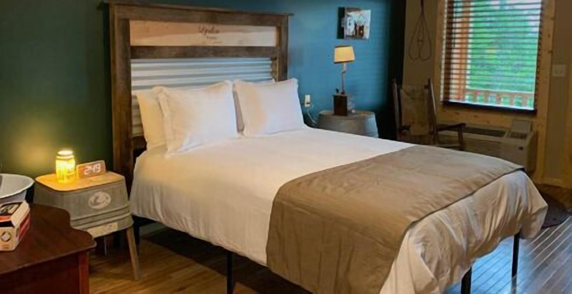 1 bedroom, desk, WiFi, bed sheets