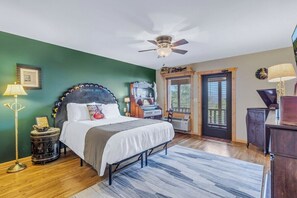 1 bedroom, desk, iron/ironing board, WiFi - Music of the Mtns Rm. 203 (Stanardsville)