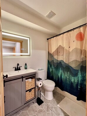 Hair dryer, towels - Old Spring Retreat Cabin (Stanardsville)