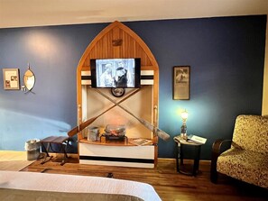 1 bedroom, desk, WiFi, bed sheets - Fisherman`s Rest - Rm. 108 (Stanardsville)