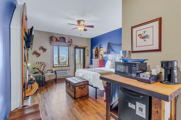 1 غرفة نوم ومكتب وواي فاي وملاءات أسرّة