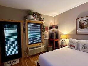 1 bedroom, free WiFi - Farmer`s Market Rm. 102 (Stanardsville)