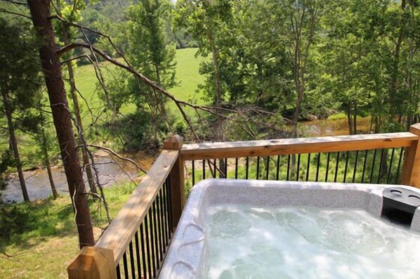 Outdoor spa tub - Luvin by the Riverside | 3 Bed, 3 Bath (Dyke)