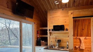 Coffee/tea maker, fridge, microwave - Monarch Meadows Cabin Pod (Stanardsville)