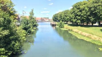 5 dormitoris, escriptori i planxa i posts de planxar