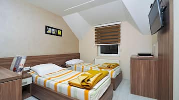 Classic Studio, 2 Single Beds | Free WiFi