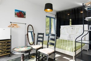 1 bedroom, WiFi, bed sheets - Cozy hotel suite with WiFi and AC in peaceful Athani// Double standard suite #2 (Athani)