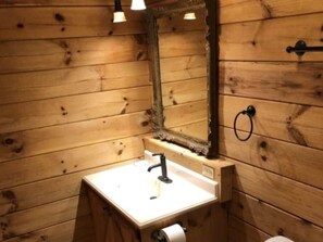 Hair dryer, towels - Tucked Away Mountain Cabin (Stanardsville)