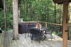 Outdoor dining - Tucked Away Mountain Cabin (Stanardsville)