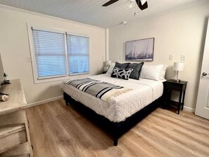 7 bedrooms, desk, iron/ironing board, WiFi - 7 Bedroom 2 Floor Canal Home Steps from the Beach! (Holden Beach)