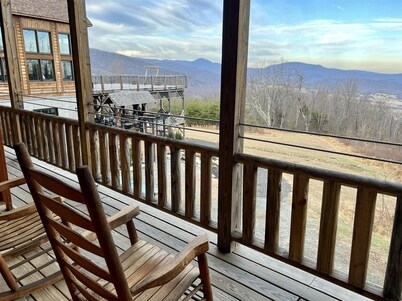 Lodge Room 109 - Grandma`s Kitchen