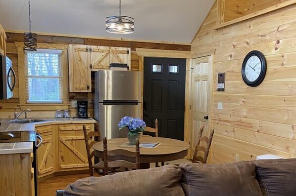 Interior - George-ous Grandview (Stanardsville)
