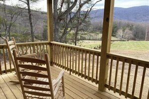 Property grounds - George-ous Grandview (Stanardsville)