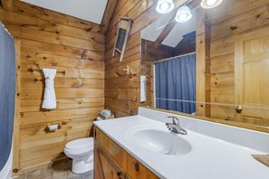 Shower, hair dryer - Cabin #4 - Sugar Shack (Stanardsville)