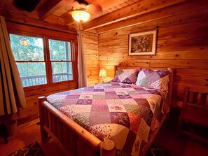 3 bedrooms, desk, iron/ironing board, WiFi - The Crooked Oak | 3 Bed, 2 Bath (Stanardsville)