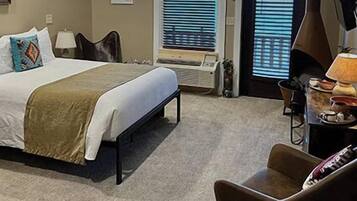 1 bedroom, desk, iron/ironing board, WiFi