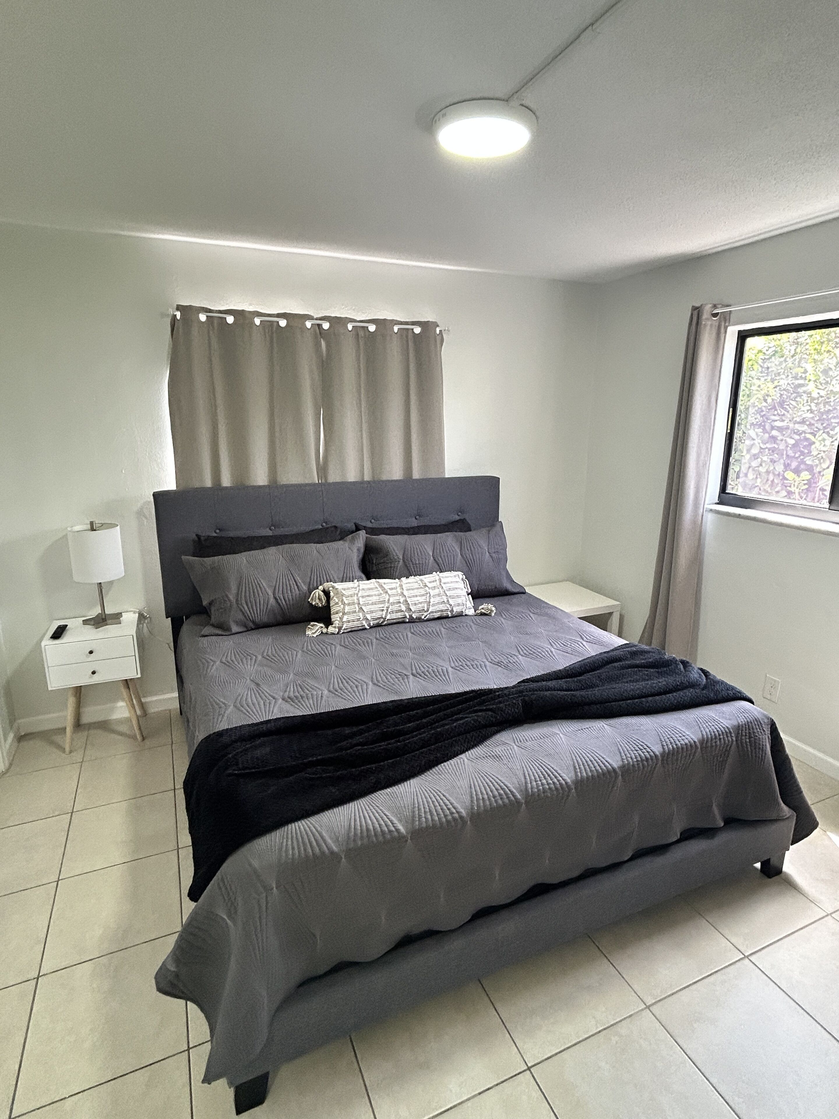 1 habitación, tabla de planchar con plancha, wifi gratis y ropa de cama 