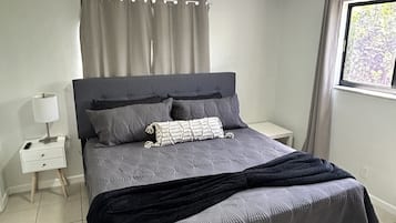 1 habitación, tabla de planchar con plancha, wifi gratis y ropa de cama