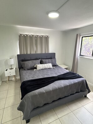 1 habitación, tabla de planchar con plancha, wifi gratis y ropa de cama 