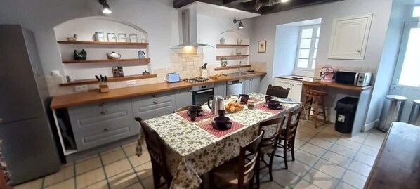 Refrigerador, microondas, horno y lavavajillas