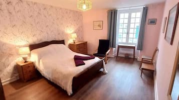 4 bedrooms, WiFi, bed sheets