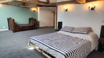 4 bedrooms, WiFi, bed sheets