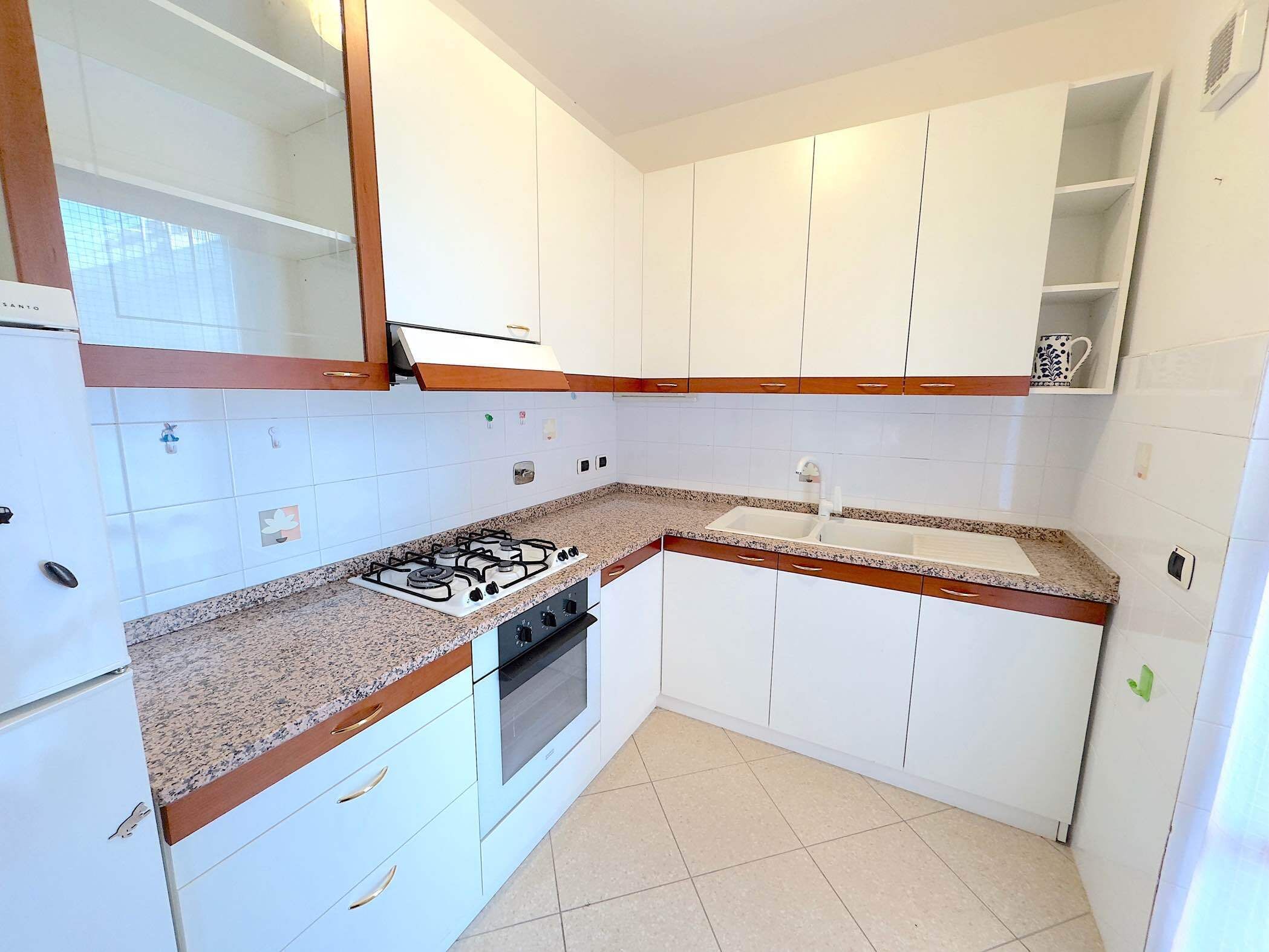 Réfrigérateur, four, plaque de cuisson