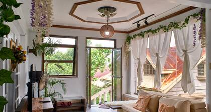 Villa in near Picnic Groove Tagaytay with Pool & Roof Deck Taal View
