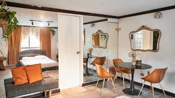 4 bedrooms, WiFi, bed sheets