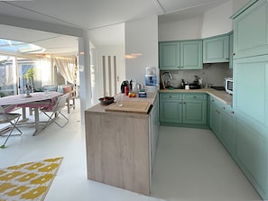 Private kitchen - Maison Ronde du Village des Sables, du Côté Calme à 8 Minutes à Pied de la Plage (Torreilles)