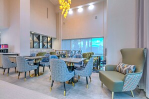 包每日自助早餐