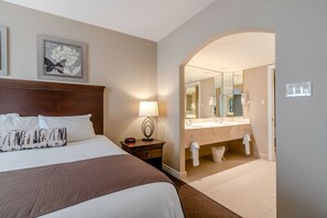 1 bedroom, iron/ironing board, free WiFi, bed sheets - Cozy 1 BDR Retreat near Horseshoe Valley Resort (Shanty Bay)