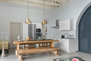 Private kitchen - Cozy hotel suite with 1 bedroom and AC,WiFi in Athani// Family suite #2 (Athani)