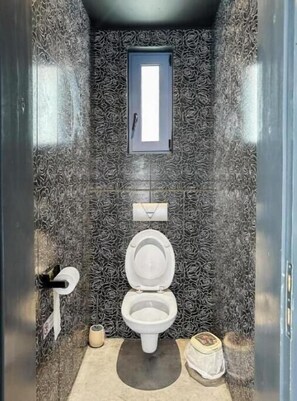 Handtücher, Seife, Shampoo, Toilettenpapier
