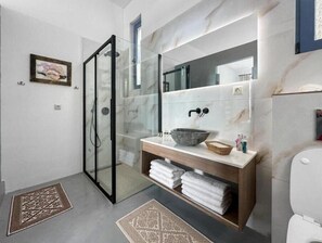 Toallas, jabón, champú y papel higiénico