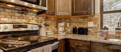 Køleskab, mikrobølgeovn, ovn, kogeplade