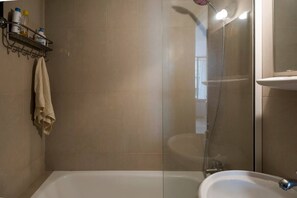 Handtücher, Seife, Toilettenpapier