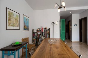 Dining - Cozy 1-bedroom apartment with AC and WiFi in terrific Bayrut (Beirut)