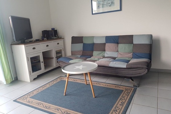 Wohn-/Esszimmer/Küche mit Schlafcouch (als Alternative zum Doppelbett)