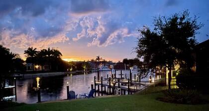 Cozy 3-bdrm house in quaint SW Cape Coral with WiFi, AC, heated pool and more.