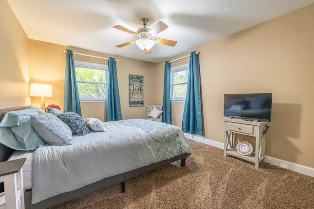 The Springs on Oakdale Modern home 2 bed/2 bath Laclede County Vrbo