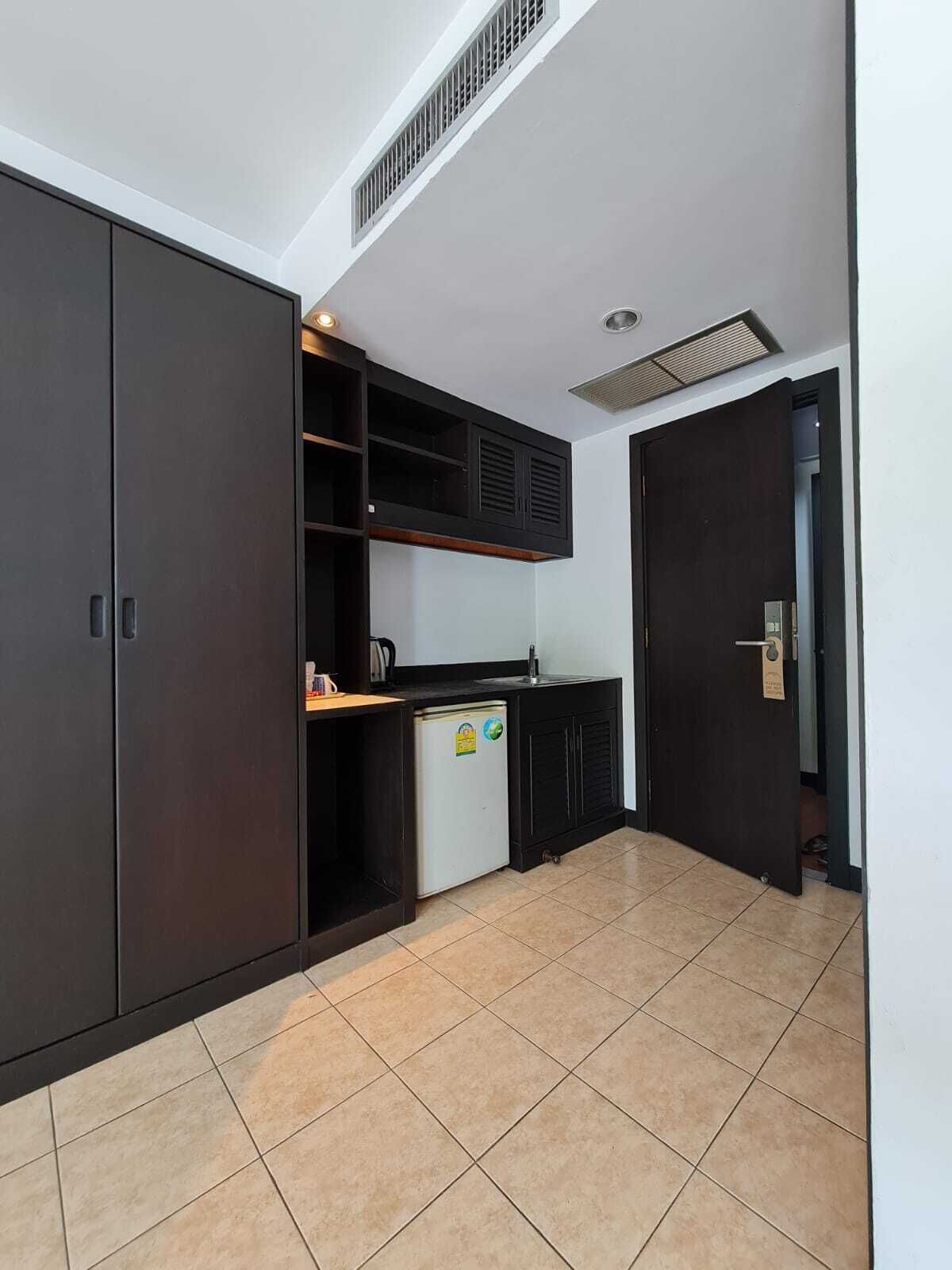 Deluxe Double or Twin Room | Private kitchen | Mini-fridge, electric kettle