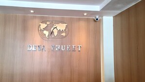 A wooden wall with a world map and the text 'DESSA PHUKET' indicating a location or name. - Desa Phuket (Phuket)