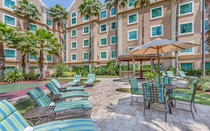 Outdoor dining - Suites at Lake Buena Vista close Disney Spring (Orlando)