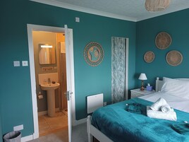 Cottage | 3 bedrooms, individually decorated, individually furnished, free WiFi