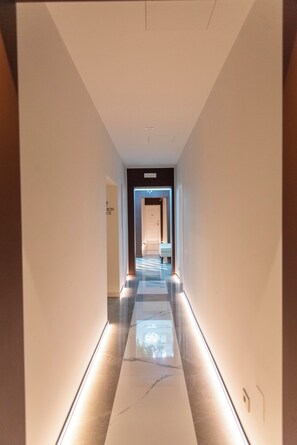 Hallway - Adelaide Suite Dreams (Rome)