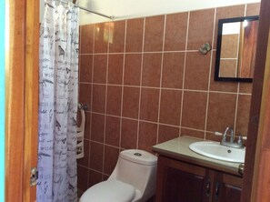 Towels, soap, toilet paper - TREE HOUSE PLAYA SAMARA (Playa Samara Guanacaste Province)