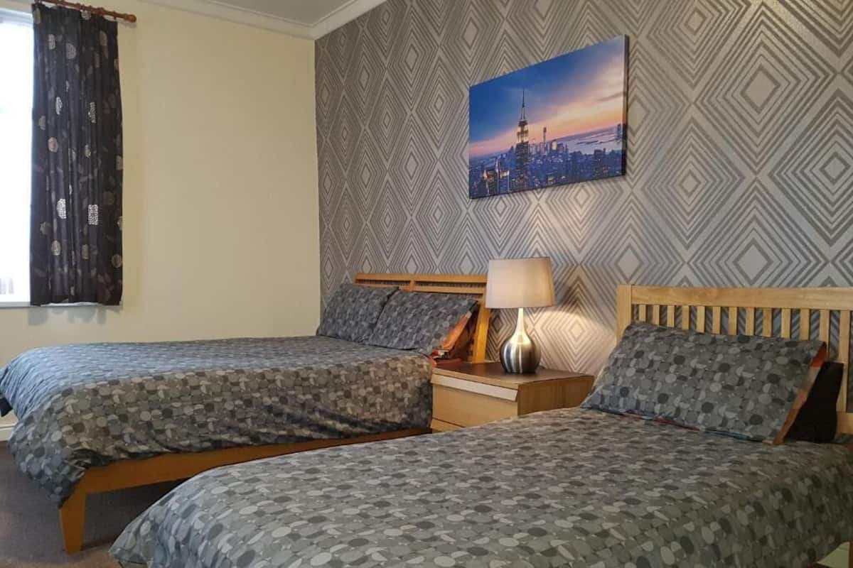 Family Triple Room | Individually decorated, individually furnished, desk, laptop workspace